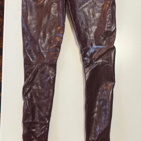 🍷 Spanx Faux Leather Burgundy Leggings Jeggings Women’s Size Medium - Picture 7 of 7